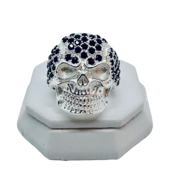 Anillo De Cráneo De Calavera Con Piedra Mod2