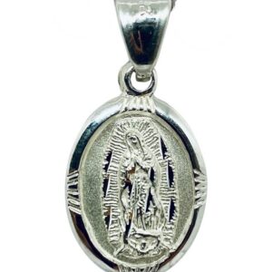 Medalla De Plata De La Virgen De Guadalupe Ovalada Mateada Chica